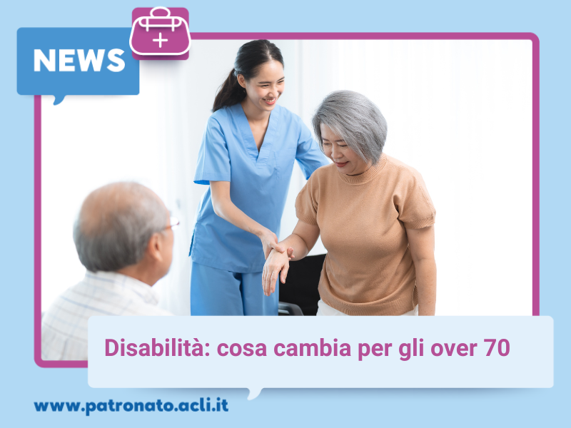 Persona anziana con disabilità insieme alla propria badante durante un momento di assistenza domiciliare.