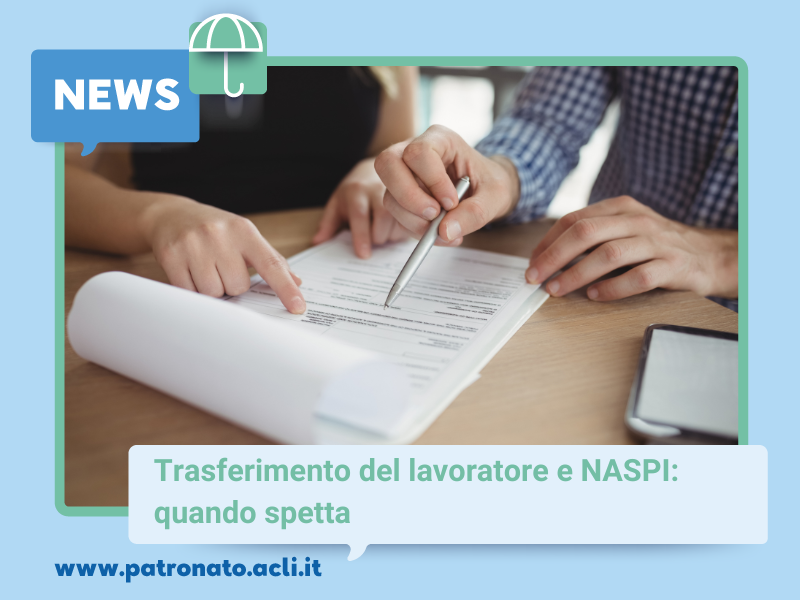 Mano di un lavoratore che firma un documento relativo al rapporto di lavoro e al trasferimento.